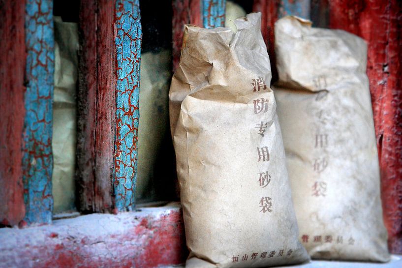 Weathered pockets become vintage by Rick Nederstigt