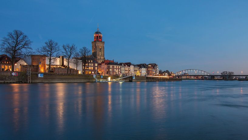 Vue de Deventer avec le sapin de Noël par Meindert Marinus
