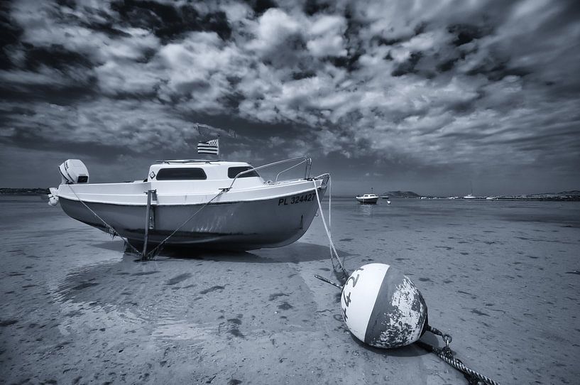 Boote bei extremen Niedrigwasser von Tammo Strijker