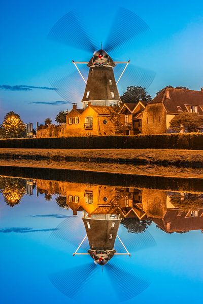 Molen, de Valk Montfoort tijdens blue hour. by Renzo Gerritsen