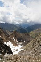 Oostenrijks berglandschap met wat sneeuw