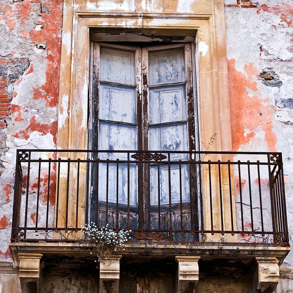 Forgotten, fairytale house in Taormina by Silva Wischeropp