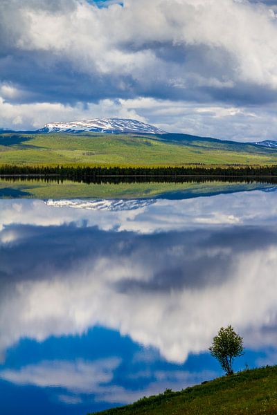 Reflexion über den See in Jämtland Schweden von Hamperium Photography