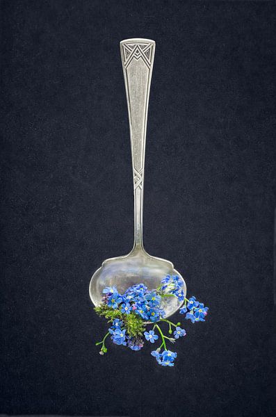 Silver spoon with Forget me nots by Hannie Kassenaar
