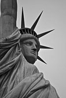 La Statue de la Liberté en noir et blanc - Élégance intemporelle à New York