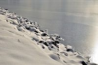 Deich bei Schnee und Eis