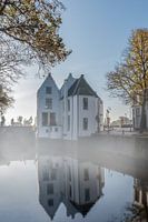 Tolhuis van Gouda an einem Herbstnebel Morgen
