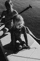 Op de sup - kinderen en zomerse gevoelens | Zwart-wit fotoprint