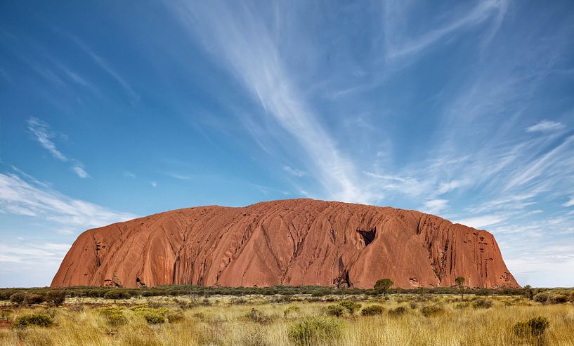 Uluṟu ou Ayers Rock est une énorme formation rocheuse qui se trouve à peu près au milieu de l'Austra par Tjeerd Kruse