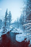 Schneebedeckter Fluss