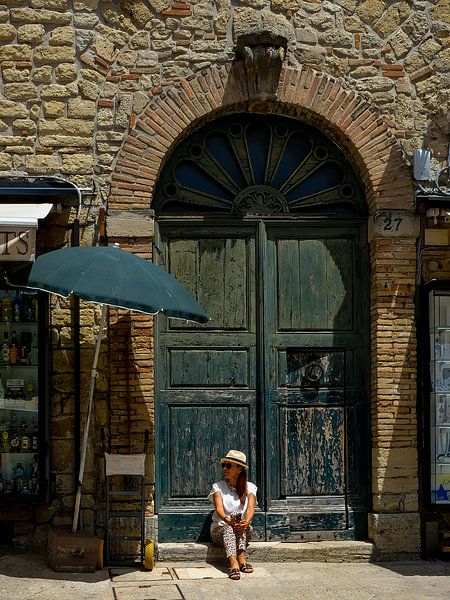 Italienne attendant à l'ombre par Henk Wijnhout