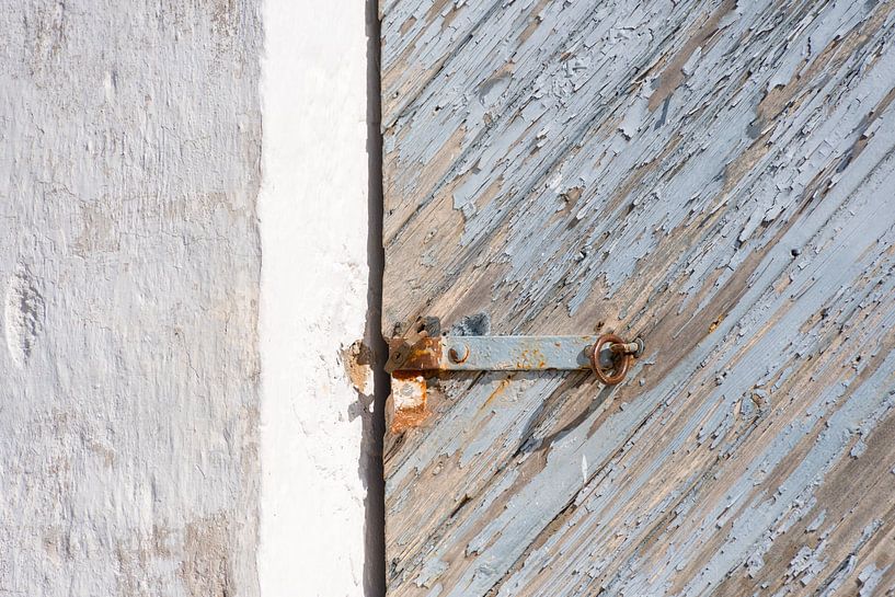 Old door, 50 shades of grey by Caroline Drijber