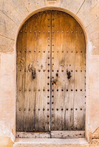 Nahaufnahme von Vintage hölzernen Haustür Hauseingang Hintergrund von Alex Winter