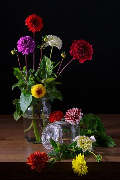 Dahlien im Weckglas - robustes Stillleben von Marianne Ottemann - OTTI