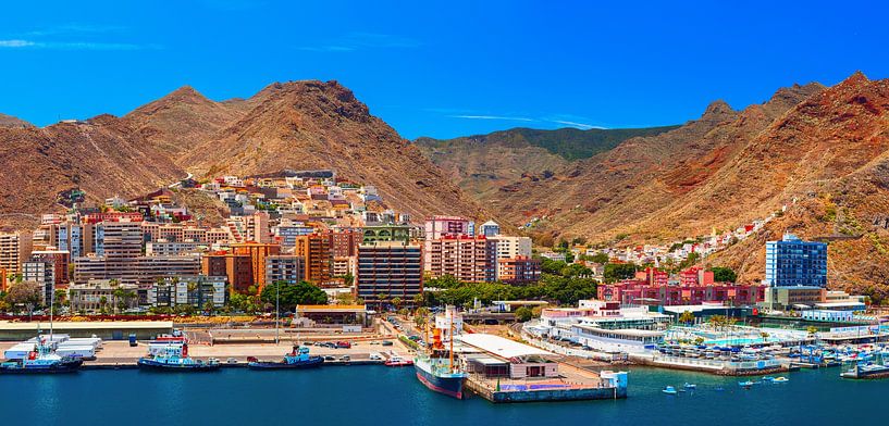 Luchtfoto panoramisch uitzicht van Santa Cruz De Tenerife van Yevgen Belich