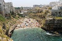 Sonne, Meer &Ampel; Strand in Polignano a Mare