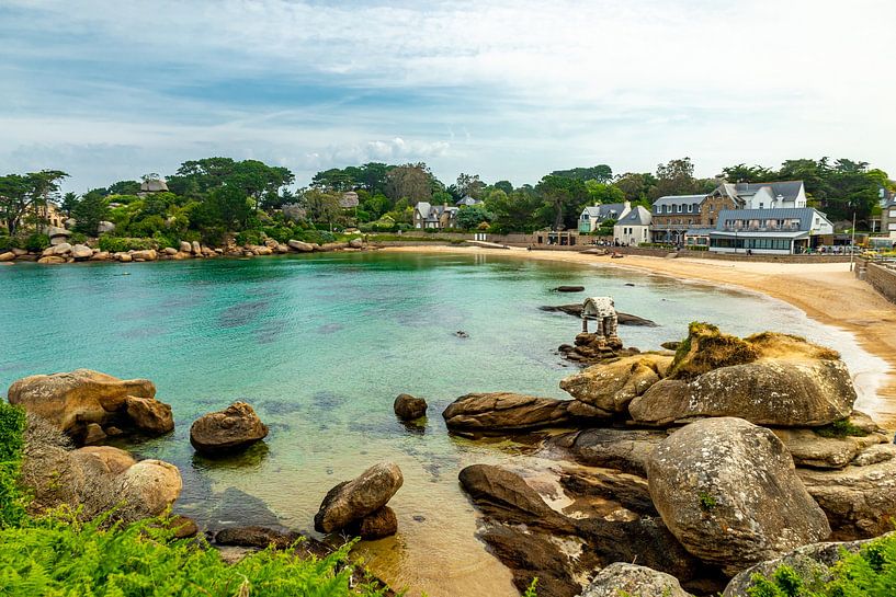 Travelling along the pink granite coast of beautiful Brittany near Ploumanac&#039;h - France by Oliver Hlavaty