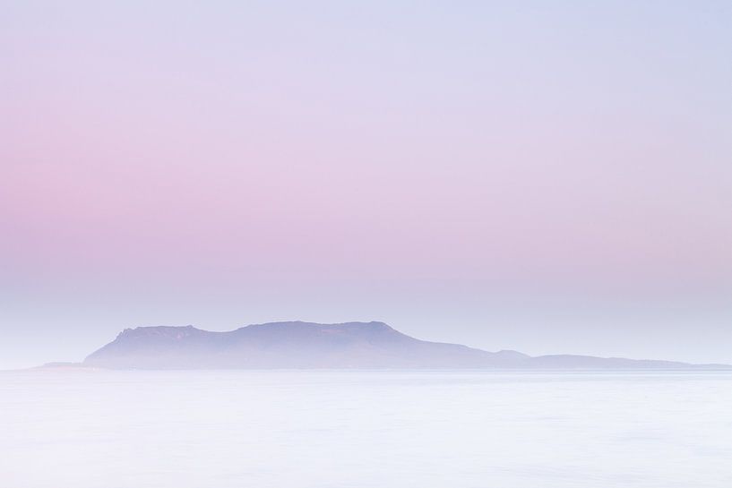 Tendre crépuscule sur Maria Island, le joyau insulaire de Tasmanie. par Jiri Viehmann