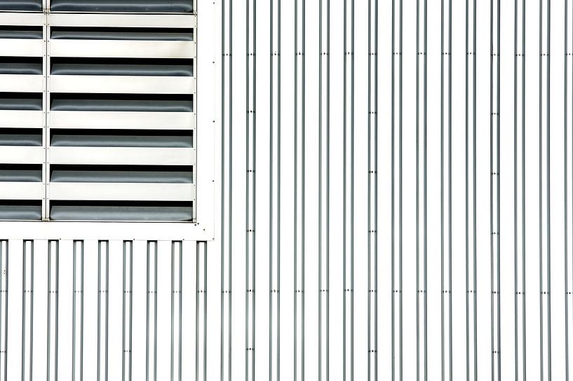 Open beluchting in een stalen muur von Jan Brons