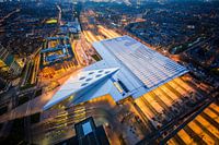 Rotterdamer Hauptbahnhof am Abend