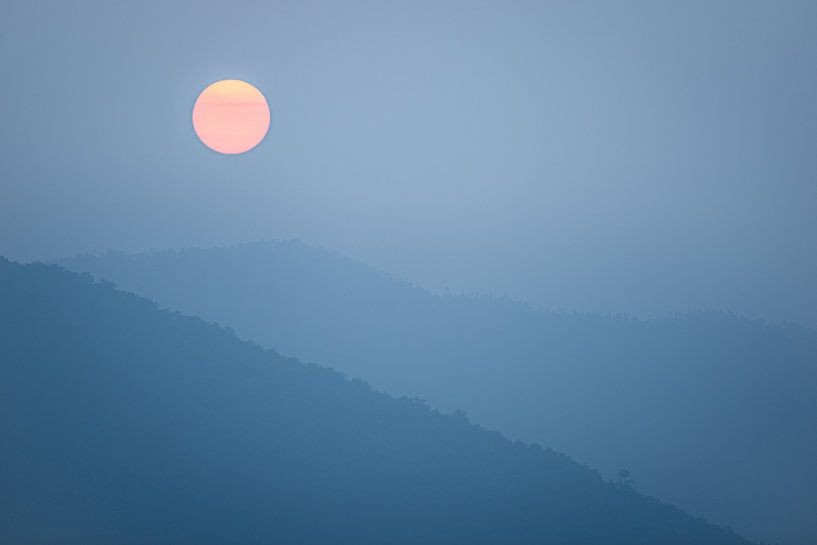 Sunrise over mountains by Ellis Peeters