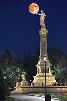 With moon in the hand