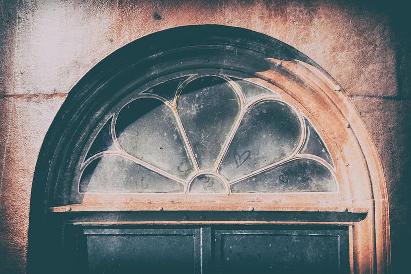 Raam met deur ijzeren torentje Westkapelle by Ria Peene