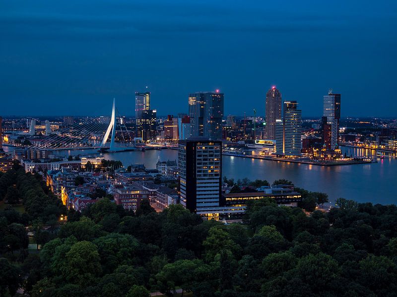 Nachtelijk Rotterdam  by victor van bochove