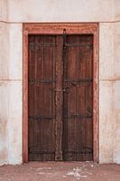 Alte rustikale braune Tür