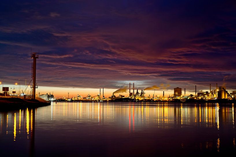 When night falls by Jaap Kloppenburg