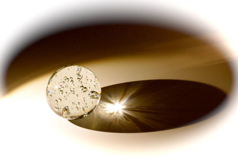 Glazen bol op bruin von Jan Mulder