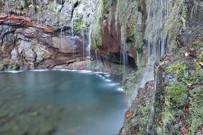 Eine der schönsten Levada-Wanderungen auf Madeira ist die zu den 25 Fontes und dem Risco-Wasserfall. von Robinotof