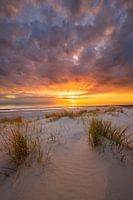 Ein schöner Sonnenuntergang am Strand bei Westerschouwen auf Schouwen Duivenland in Zeeland. Das let