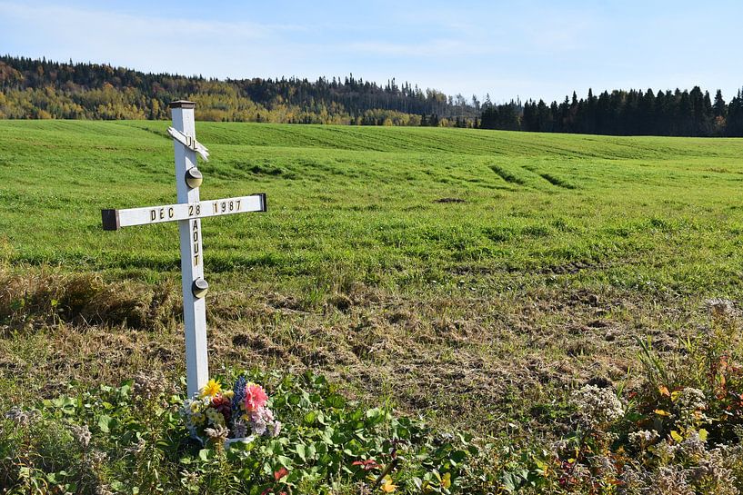 Ein Kreuz am Straßenrand von Claude Laprise