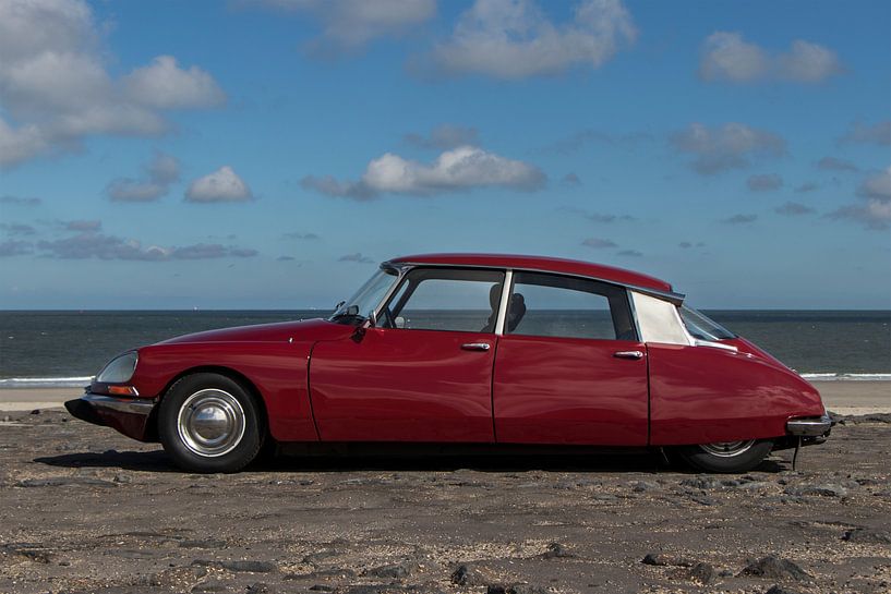 Citroen DS | Oldtimer | Pike | Red Car | Poster de voiture par Kimberley Helmendag