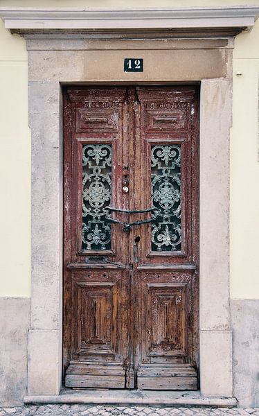 Porte Porta do numero 12 Largo de Sao Pedro Faro Algarve Portugal par Western Exposure