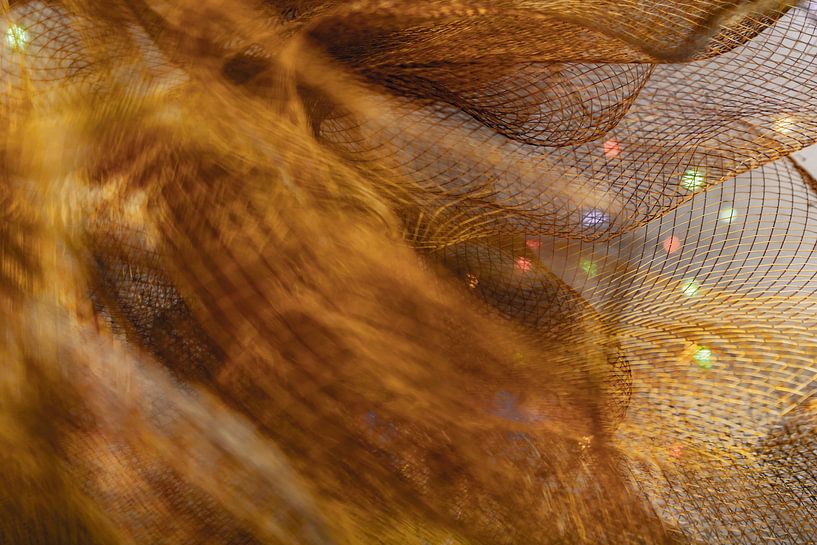 Élégance dorée : macrostructure en métal tissé par Mixed media vector arts