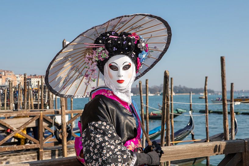 Carnaval de Venise - devant les gondoles de la place Saint-Marc par t.ART