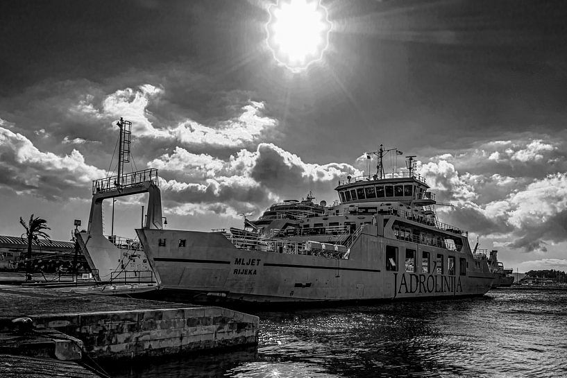 Kroatië : Veerboot Jadrolinija in Split van Photoart-Naegele