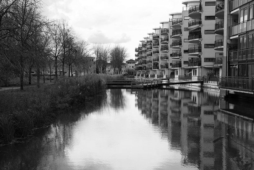 Immeuble d'appartements au bord de l'eau par Dennis van der Geest