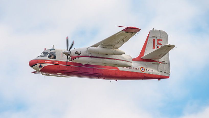 Grumman S-2T Turbo Firecat blusvliegtuig. van Jaap van den Berg
