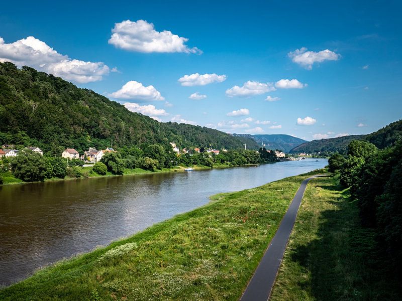 Vue des rives de l'Elbe près de Bad Schandau en Saxe par Animaflora PicsStock