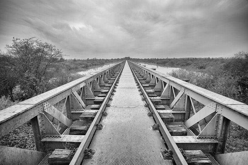 Moerputtenbrug by Leo van Valkenburg