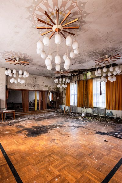 Allemagne - salle de bal désertée " 1er mai " par Gentleman of Decay