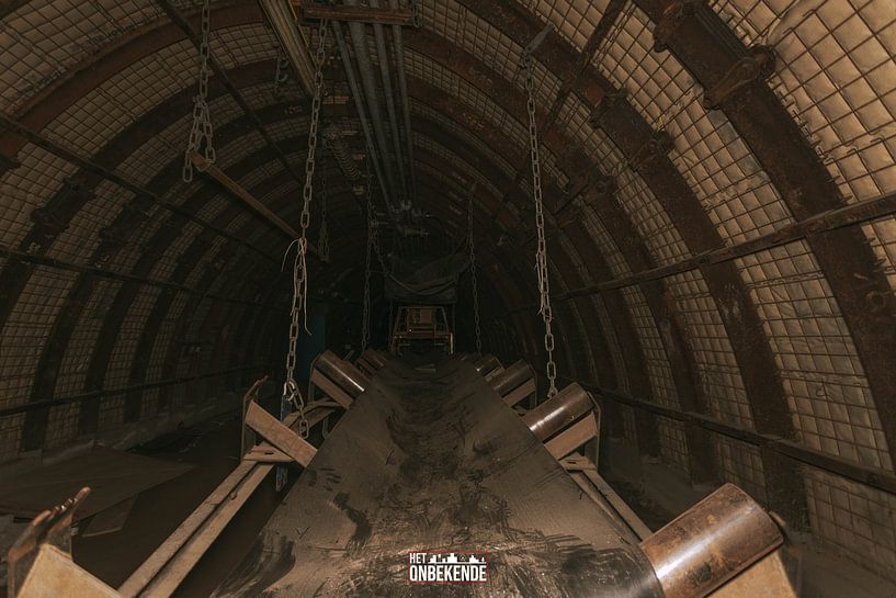 Förderband im Tunnel. von Het Onbekende