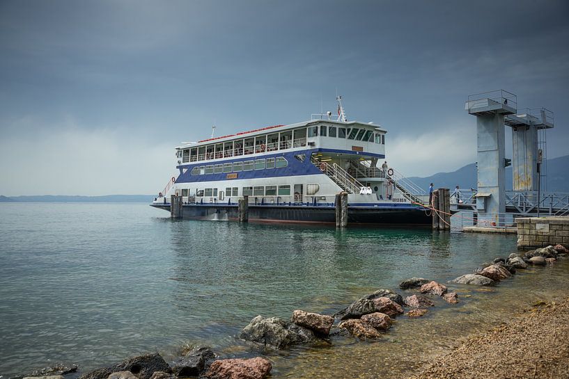 Fähre Gardasee von Thomas Boelaars