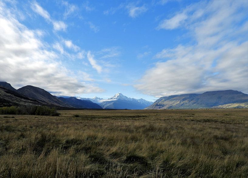 Besneeuwde bergtop in Mount Cook National Park, New Zealand von J V