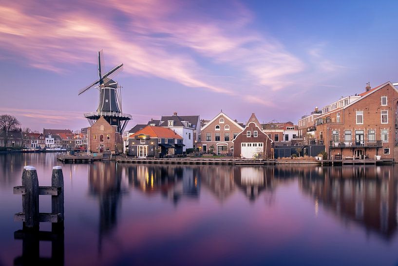 Die Adriaan-Mühle in Haarlem bei Sonnenuntergang von Bart Wilmer