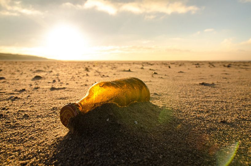 Lost bottle on Slufterstrand by Maurice Verschuur
