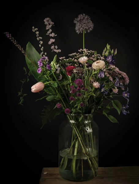 Modern still life 'field bouquet of flowers in a vase by By Marjolein Design